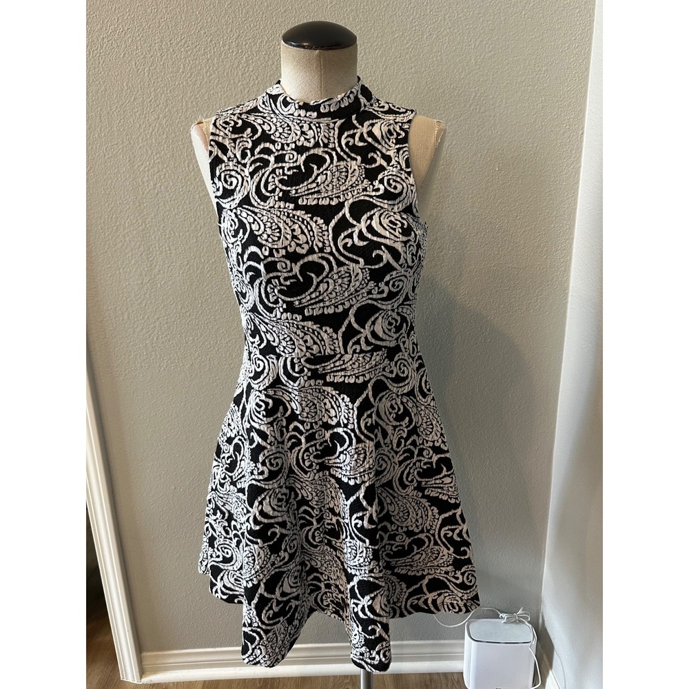 Forever 21 Womens Medium Black White Paisley Mock Neck Fit Flare Dress M
